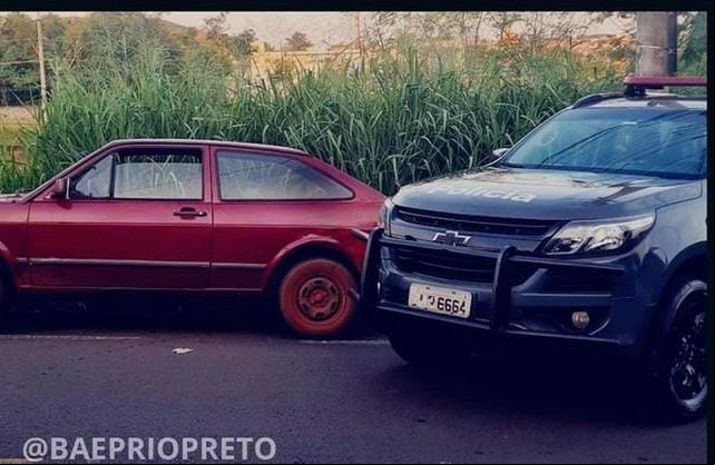 Veículo furtado em Onda Verde é recuperado pela polícia em Rio Preto durante patrulhamento; ageiro foi preso por receptação.