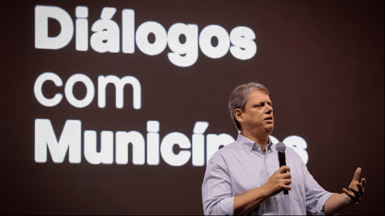 O prefeito Coronel Fábio Candido se reúne com o governador Tarcísio de Freitas e demais líderes estaduais para fortalecer parcerias estratégicas e impulsionar o desenvolvimento da cidade. 