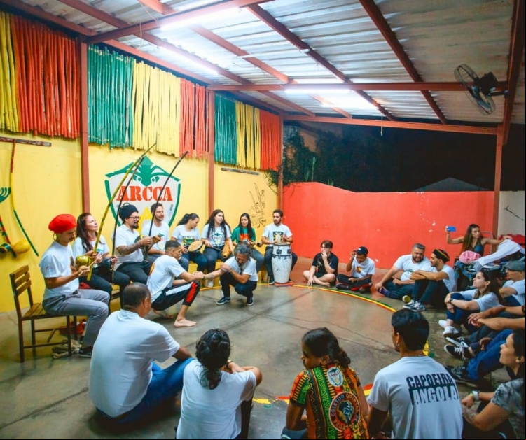 Movimento, ritmo e tradição! A roda de capoeira Angola da Escola ARCCA mantém viva a cultura afro-brasileira, conectando corpos, histórias e ancestralidade. Venha fazer parte desse gingado