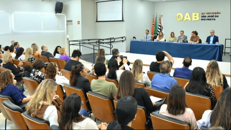 Profissionais das áreas de Assistência Social, Educação, Saúde e Justiça participaram do Seminário Municipal sobre Enfrentamento à Violência Sexual contra Crianças e Adolescentes, promovido na sede da OAB em São José do Rio Preto.