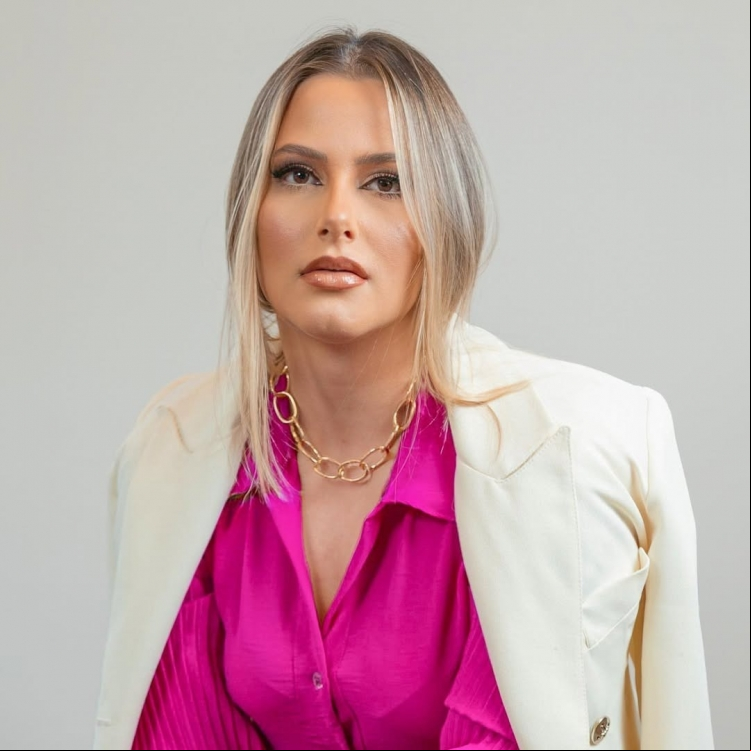 Do burnout à liderança no digital: Barbara Rede transformou um momento de crise em uma agência com propósito. Hoje, à frente da Agência Barbara, ela inspira, conecta e impulsiona marcas com estratégias humanas e resultados reais.