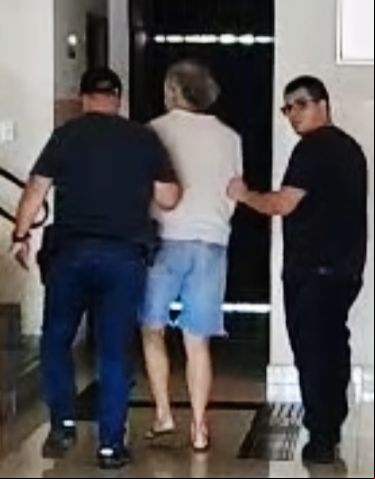 Investigadores da 3ª Delegacia de Homicídios da DEIC - DEINTER 5 após a prisão de L. P. T., foragido condenado por estupro de vulnerável, capturado após cinco anos de buscas.