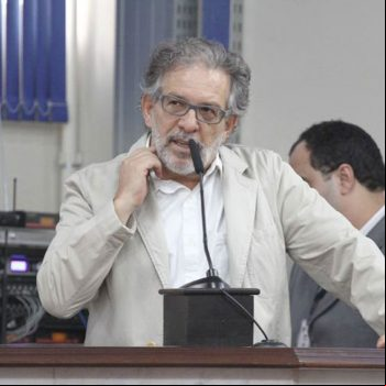O mÃ©dico e professor da Famerp Cacau Lopes 