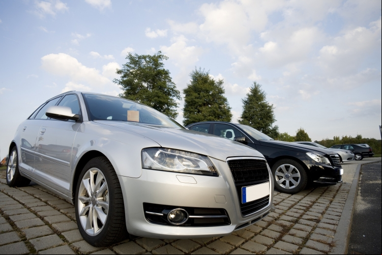 As vendas de veículos leves e pesados tiveram queda de 38,9% em comparação a dezembro, segundo dados do Renavam (Registro Nacional de Veículos automotores).