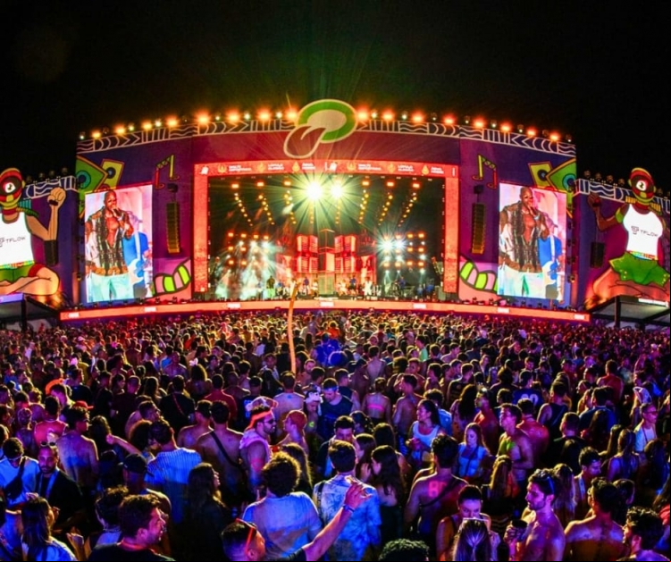 "Multidão em êxtase no OBA Festival 2025! Com um palco grandioso, luzes vibrantes e atrações de peso, o evento consolidou-se como um dos maiores carnavais do Brasil, atraindo foliões de todo o país e do exterior."