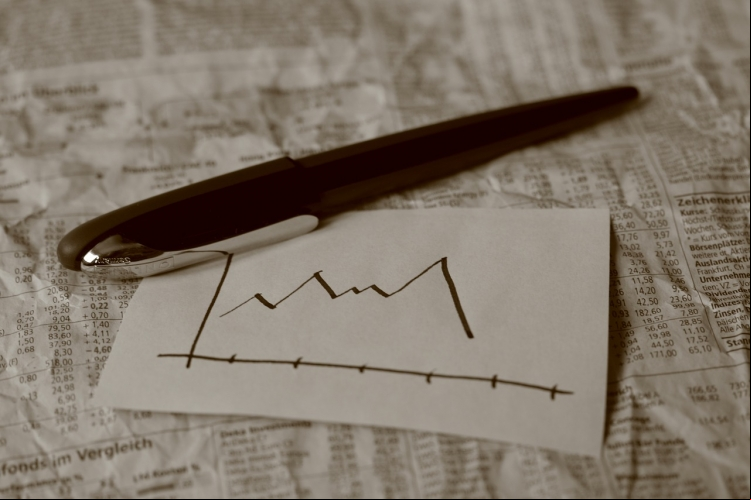 Após o Banco Central optar por manter os juros básicos da economia em 13,75%, a previsão do mercado financeiro para o Índice Nacional de Preços ao Consumidor Amplo (IPCA), considerada a inflação oficial do país, caiu de 6,05% para 6,02% este ano