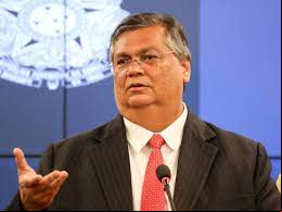 O ministro da Justiça, Flávio Dino, afirmou nesta segunda-feira em Belo Horizonte, que as investigações envolvendo o ex-presidente da República, Jair Bolsonaro (PL), são conduzidas de forma técnica, séria e isenta.