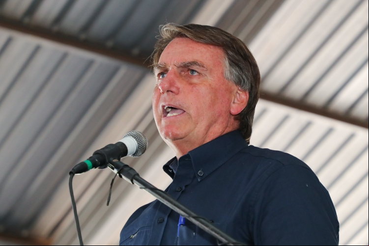 De volta ao Brasil nesta quinta-feira (30), o ex-presidente Jair Bolsonaro (PL) enfrenta uma série de investigações e ações na Justiça que podem torná-lo inelegível ou até acusado em processos criminais